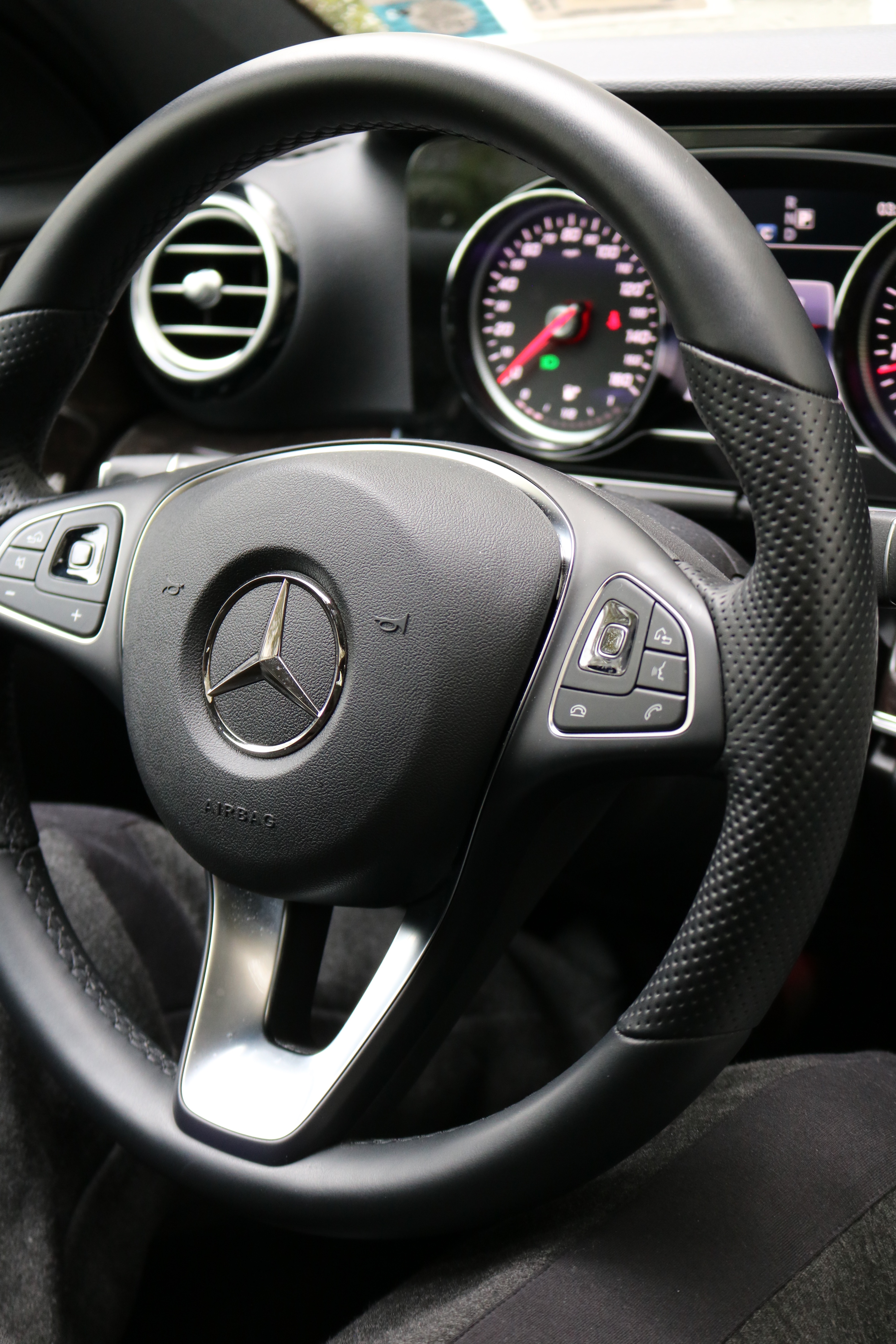 Mercedes Benz E-300 Sterring Wheel Details - The Luxury Lifestyle Magazine