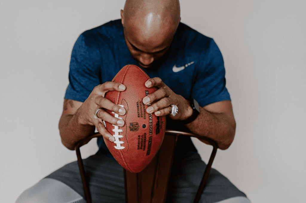 <strong></noscript>COVER STAR: A Moment With David Tyree</strong>