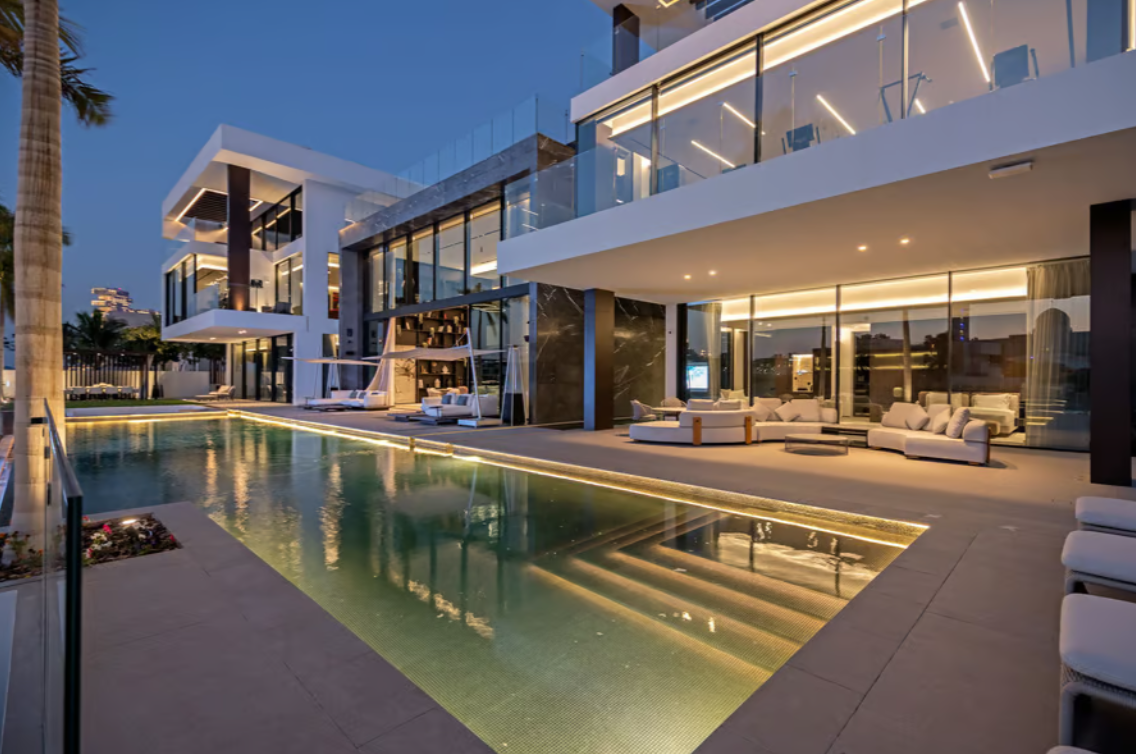 Discover the Custom-Built Villa in Palm Jumeirah - The Luxury Lifestyle ...