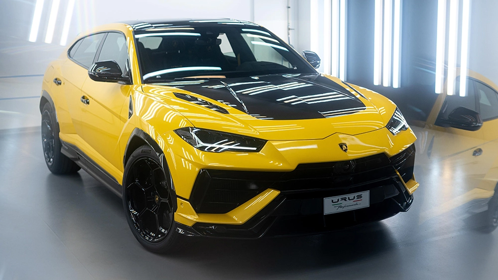 Lamborghini Unveils Game-Changing Urus Hybrid