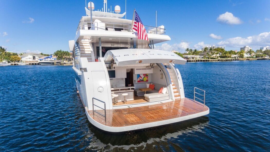 lux living yacht
